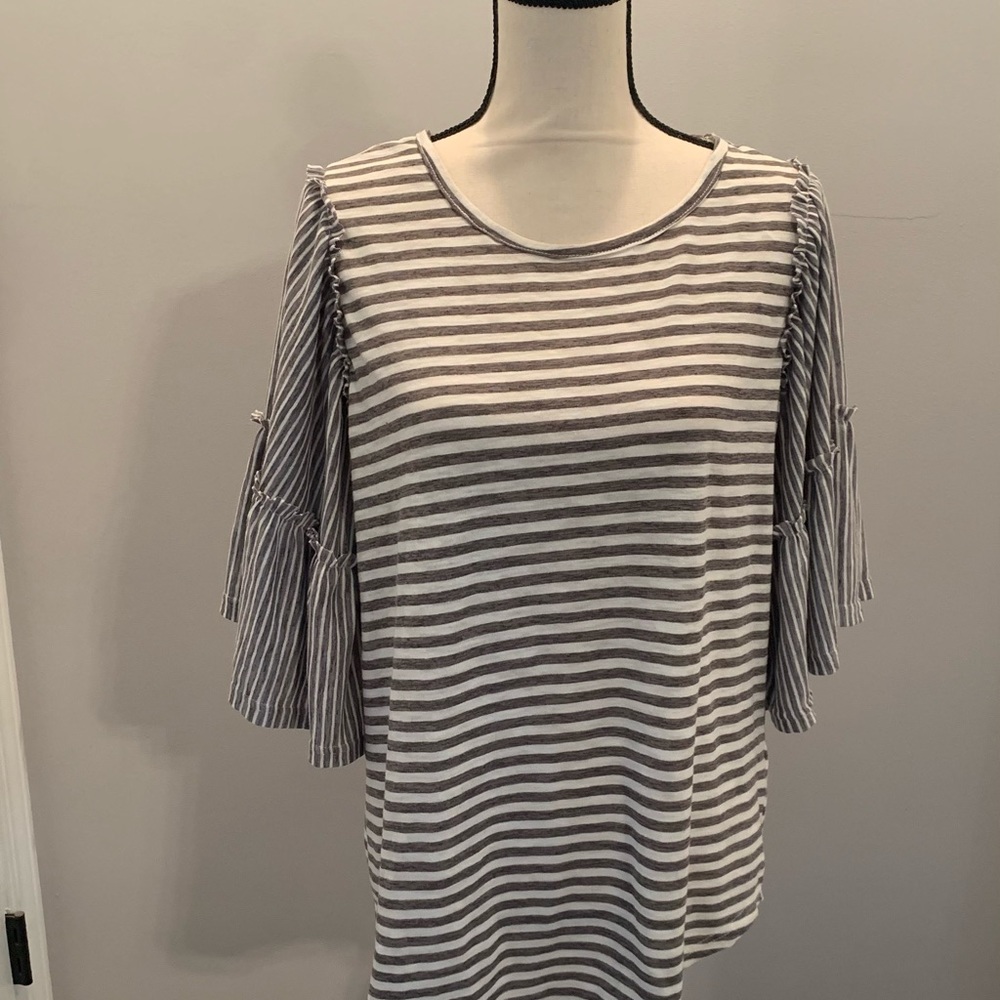 NWT Gray & White Stripe Flare Sleeve Tunic Boutique Top Size M
